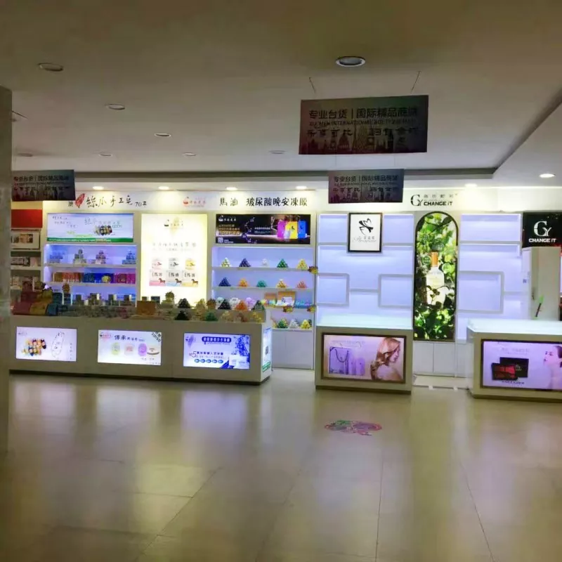 सौंदर्य प्रसाधन प्रदर्शन कैबिनेट